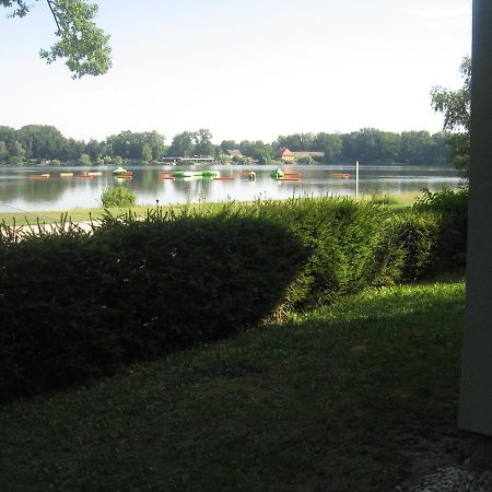 Chata Bezdrev U Hluboke Nad Vltavou Hluboka nad Vltavou Exterior photo